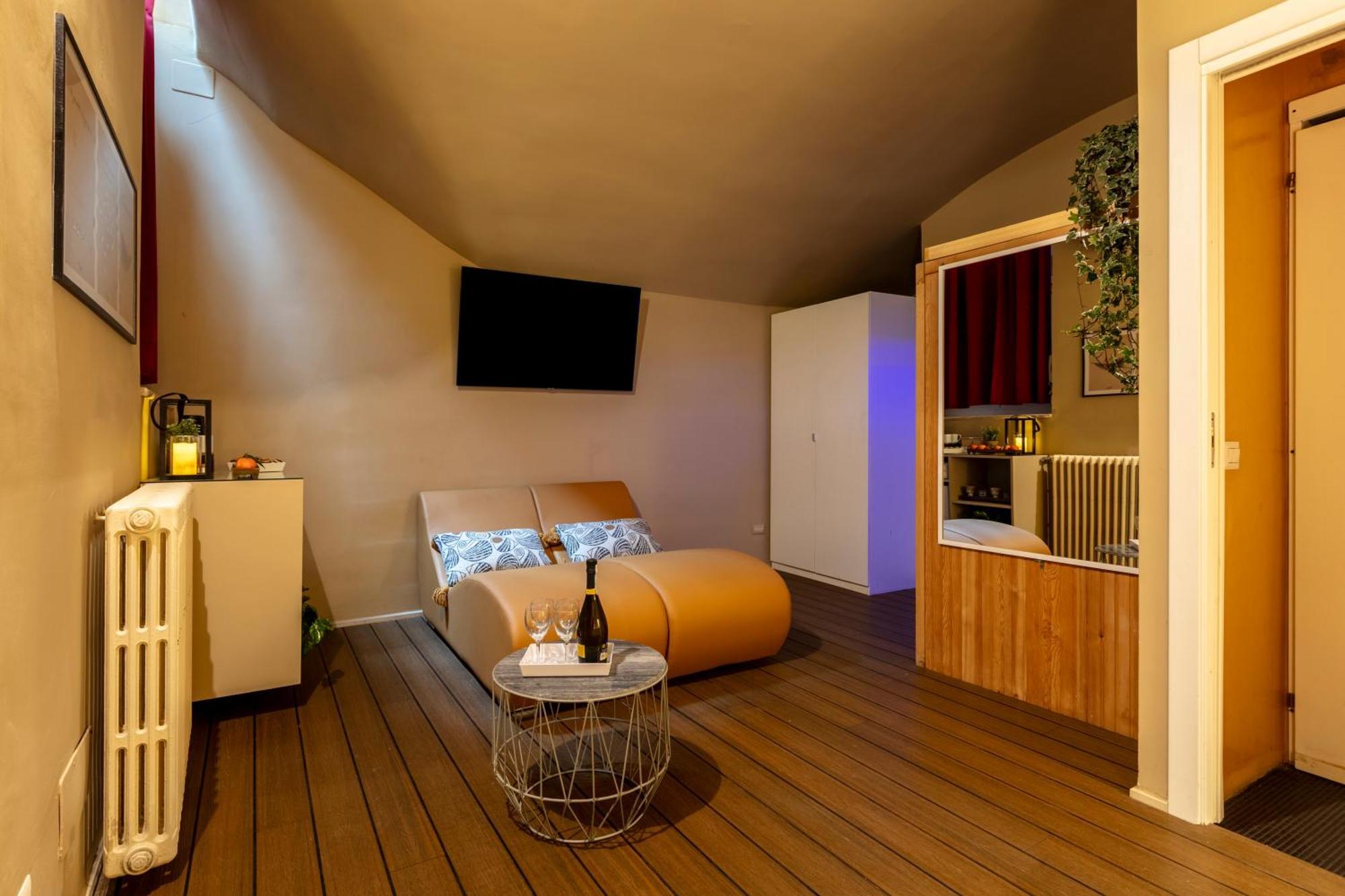 Romac Coronari With Gym, Sauna And Garden Exterior photo