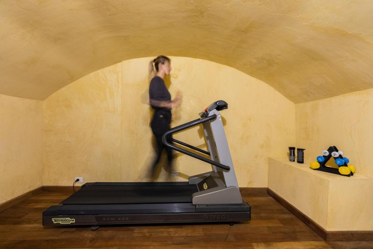 Romac Coronari With Gym, Sauna And Garden Exterior photo